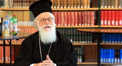 Βολιδοσκοπούν τον Αρχιεπίσκοπο Αλβανίας Αναστάσιο για Πρόεδρο Δημοκρατίας