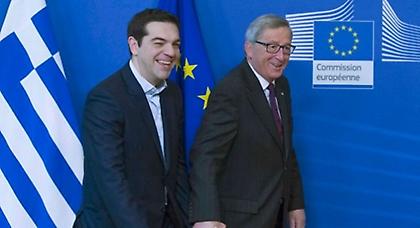 Χεράκι χεράκι ξεκίνησε η συνάντηση Τσίπρα-Γιούνκερ