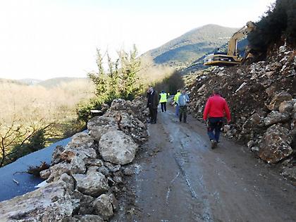 Ο κρατικός μηχανισμός κινείται για την αποκατάσταση των καταστροφών από τις πλημμύρες