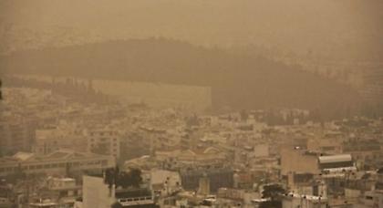 Η αφρικανική σκόνη παραμένει στην Αττική