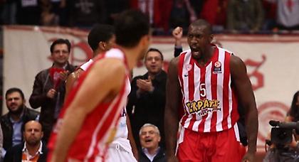 Η… αρκούδα φορούσε «ερυθρόλευκα»