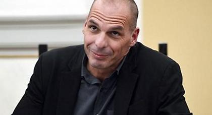 Έφαγε πόρτα ο Βαρουφάκης λόγω… γραβάτας