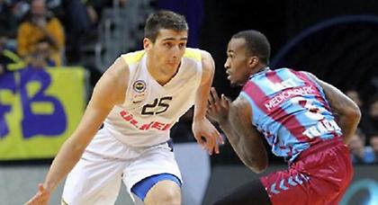 Μόνο την… πρωτιά κρατάει η Φενέρ