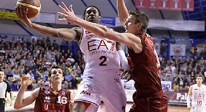 Νίκησε και τις απουσίες η Αρμάνι