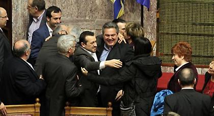 Όσα δεν έδειξαν οι κάμερες στη Βουλή