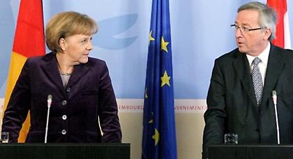 Ο σκληρός πόλεμος Γιούνκερ - Μέρκελ και ο Τσίπρας