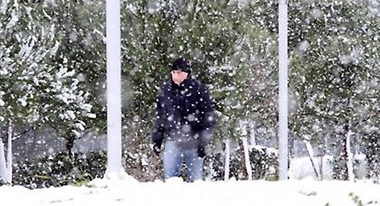 Στα λευκά τα βόρεια προάστια της Αθήνας (ΦΩΤΟ)