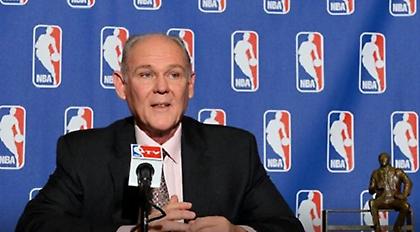 Ο Τζορτζ Καρλ στον πάγκο των Κινγκς!