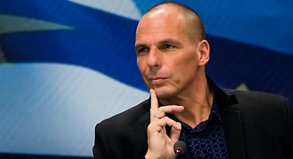 Ο μαχητικός φαλακρός υπουργός στο λάκκο με τα λιοντάρια