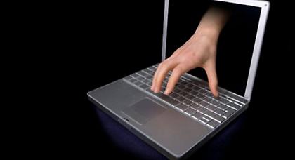 Απατεώνες χτυπούν τα «πορτοφόλια» σας μέσω… ίντερνετ