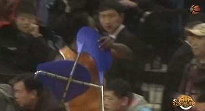 Ξύλο με Γουέιφερ και… καρεκλιές στην Κίνα (video)