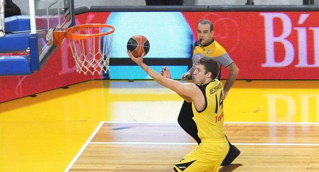 Βεζένκοφ: «Πόδια στη γη, νίκη στην Πάτρα»