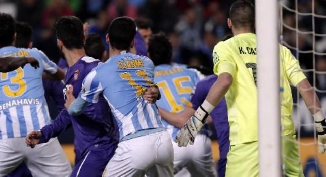 Την πισωγύρισε