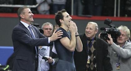 Η «αποκαθήλωση» του Μπούμπκα! (video)