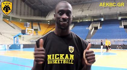 Μενσά-Μπονσού: «Ελάτε στο γήπεδο» (video)