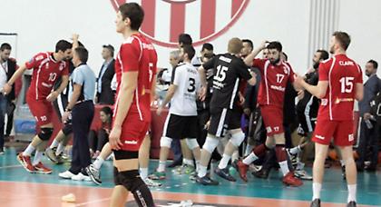 «Μην… ποδοσφαιροποιηθεί το άθλημά μας»