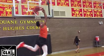 Ο 15χρονος που καρφώνει σαν… Ολαντίπο και Θανάση (video)