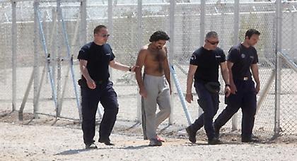 Άμεση απελευθέρωση παράνομων μεταναστών