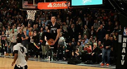 Το καλύτερο «κάρφωμα» του Λαβίν (pics)