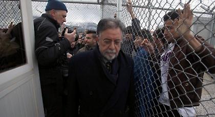 Δουλειά σε μετανάστες των κέντρων που κλείνουν