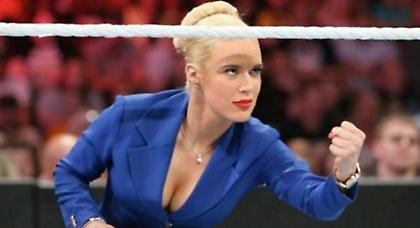 Η πιο hot φαν των Κλίπερς… βαράει και δέρνει!