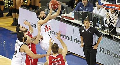 Υποκλίθηκε στη… βασίλισσα