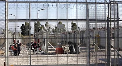 Ένταση με διαδηλωτές και ΜΑΤ στην Αμυγδαλέζα