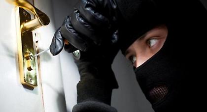 Κουκουλοφόρος λήστεψε ηλικιωμένο ζευγάρι στην Κέρκυρα