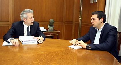 H λύση είναι μια: ΠΑΡΕΜΒΑΣΗ!