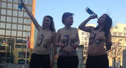 «Ja» στην Ελλάδα από τις Femen