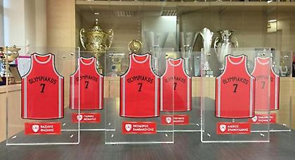 Τιμά τους θρύλους του ο Ολυμπιακός