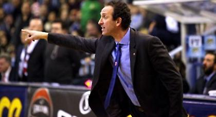 Χουγκάζ: «Περνάει πολλά η ομάδα»