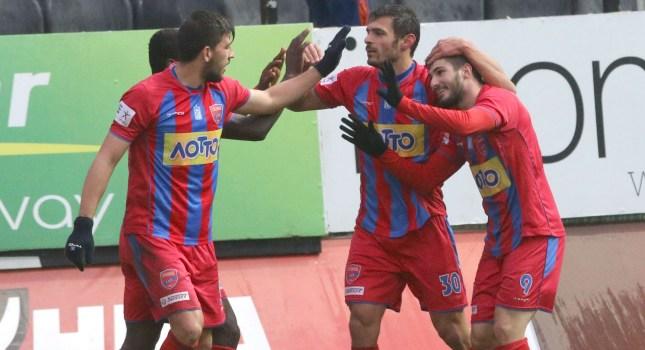 Πάνοπλος για την ανατροπή