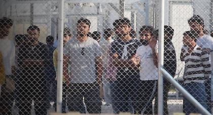 Δίνουν «ελευθέρας» στους παράνομους μετανάστες