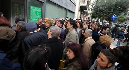 Παγκράτι: Ασφαλισμένοι του ΙΚΑ ήρθαν... στα χέρια για τη σειρά προτεραιότητας