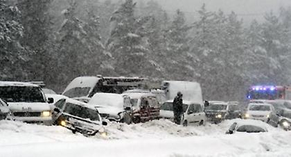 Απεγκλώβισαν 40 άτομα από το χιόνι στο Μαυροβούνιο