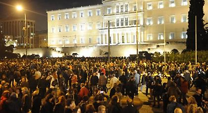 «Οι Έλληνες πιστεύουν ακόμη στον ΣΥΡΙΖΑ παρά τις υπαναχωρήσεις του»