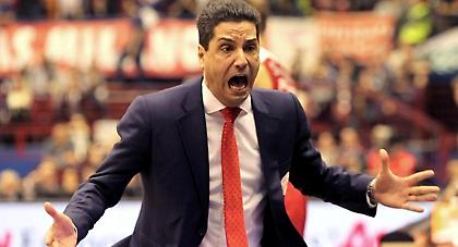 Ο προπονητής και ο σούπερ σταρ πανηγυρίζουν για μια άμυνα…