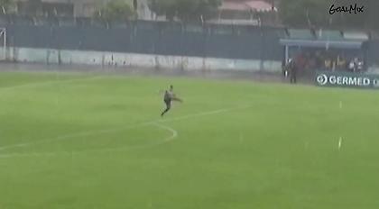 Γκολ από βολέ! (video)