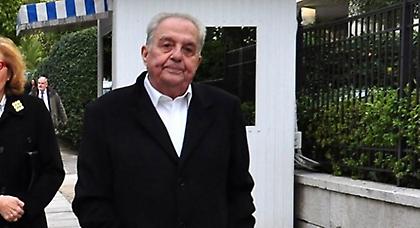 Να φέρουν πίσω τα λεφτά τους οι πολιτικοί ζητά ο Φλαμπουράρης