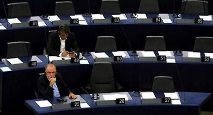 «Το Ευρωκοινοβούλιο ετοίμαζε σχέδιο εξόδου της Ελλάδας από το ευρώ»