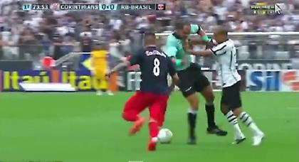 «Φύγε απ’ τη μέση, ρε διαιτητά»! (video)