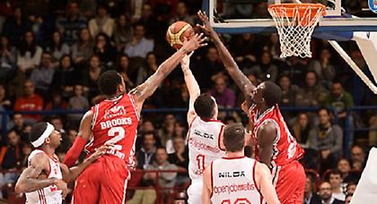 Μέσα δεν χάνει η Αρμάνι