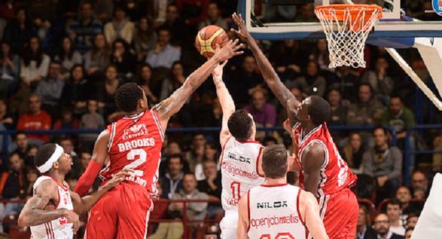 Μέσα δεν χάνει η Αρμάνι