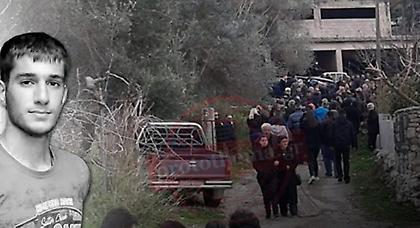 Σπαραγμός στην κηδεία του Βαγγέλη Γιακουμάκη