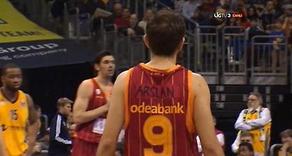 Με… ζωγραφιστή φανέλα ο Αρσλάν (pic)