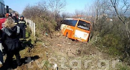 Λεωφορείο των ΚΤΕΛ με 20 επιβάτες έπεσε σε χαντάκι