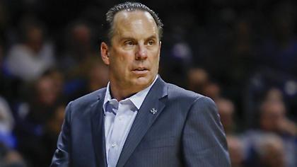 Έχασε τη μητέρα του, αλλά δεν άφησε το «καθήκον» (video)