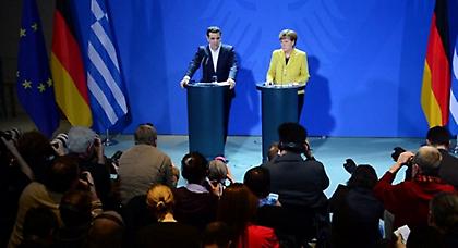 Αύριο δίνουν τη λίστα, αυξάνουν ΦΠΑ σε Μύκονο-Σαντορίνη και... ελπίζουν σε δόση-αντίδωρο