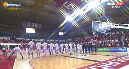 Αποκλεισμός για ασέβεια στον εθνικό ύμνο (video)